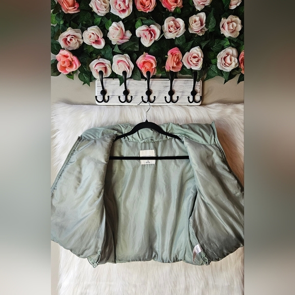 Aeropostale Classic Sage Green Cropped Puffer Vest - Picture 6 of 9